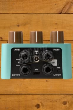 Universal Audio UAFX Guitar Pedals | Del-Verb Ambience Companion